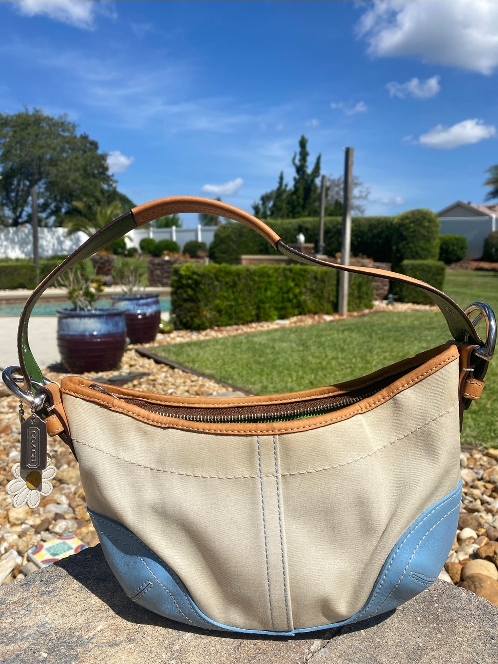 Coach vintage Daisy shoulder Y2K   bag with Daisy charm 2000
